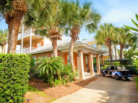 Peaceful Pelican Exterior: 3 Stories of porches, close to beach