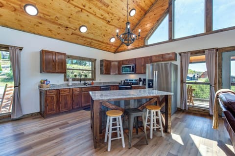 Bearfoot Timbers' fully-equipped kitchen