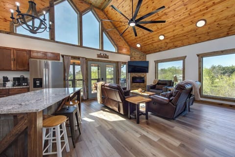 Bearfoot Timbers' cozy living area