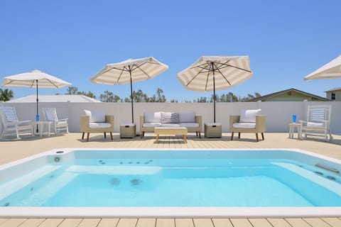 Sparking Clear SwimSpa with Lounging Area