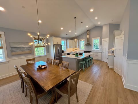 Dining room looking into kitchen