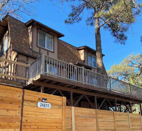 Front view from driveway/parking