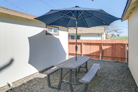Shared Outdoor Space | Single-Story Studio