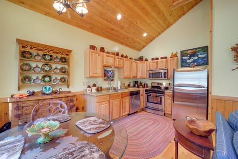 Dining Area | Kitchen