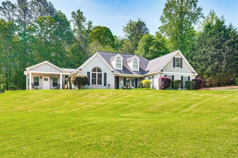 Sharpsburg Vacation Rental | 5BR | 2BA | 2,100 Sq Ft | Stairs Required