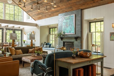 Welcome to The Carly Estate! Please enjoy this one of a kind paradise in the heart of Oregon Wine Country.
