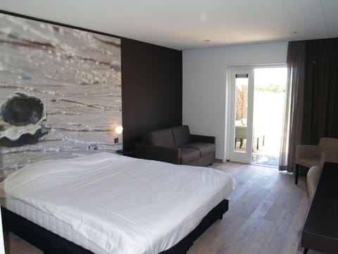 Unit with 1 King bed. Exact unit will be assigned upon arrival. Views, colors, and decor may vary.