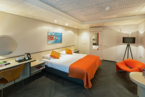Unit with 2 Twin size beds