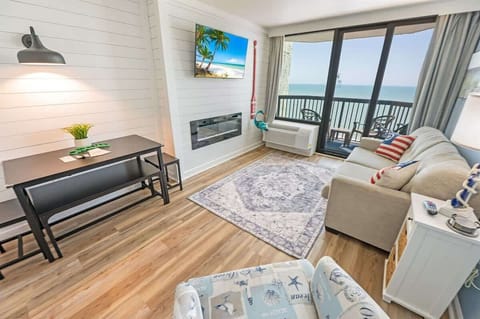 Amazing Living Room with Views of the Ocean ☀️