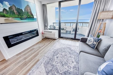 Amazing Living Room with Views of the Ocean ☀️