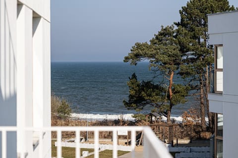 Apartment with a Baltic Sea view – the balcony offers a serene panorama of the sea and pine trees.