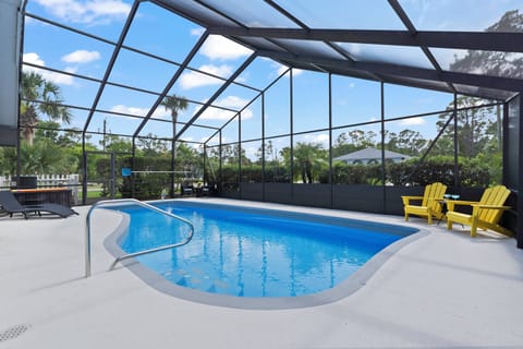 Pool area: Large pool with lounging area! Pool is NOT heated.
