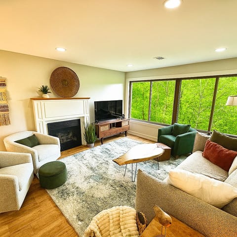 Relax in the living room that overlooks the treetops
