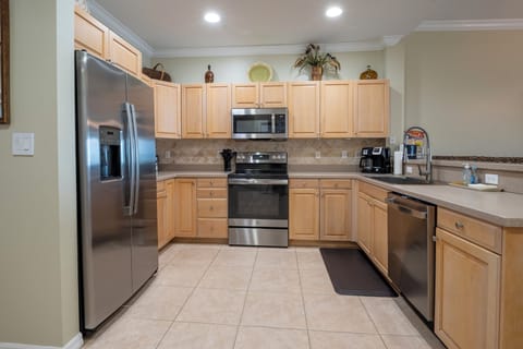 NEW STAINLESS STEEL APPLIANCES.