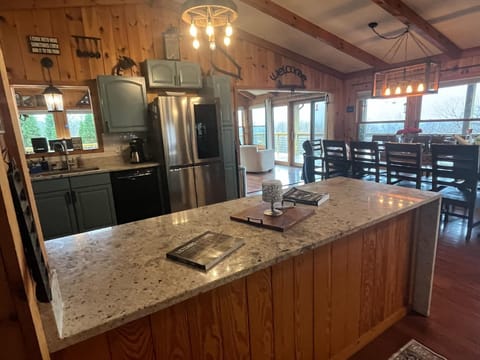 Kitchen - Everything you could think of to prepare almost any kind of meal!