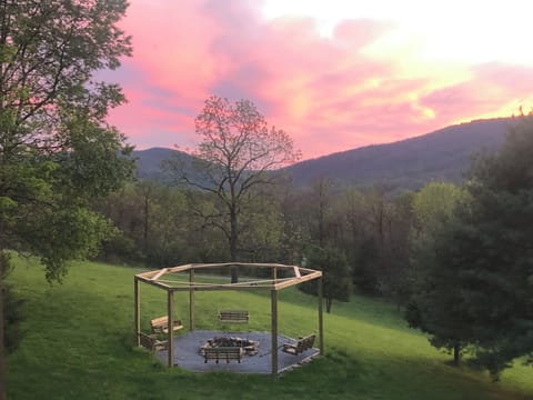 Views For Days, and perfect setting for viewing the stars at night! Firepit!
