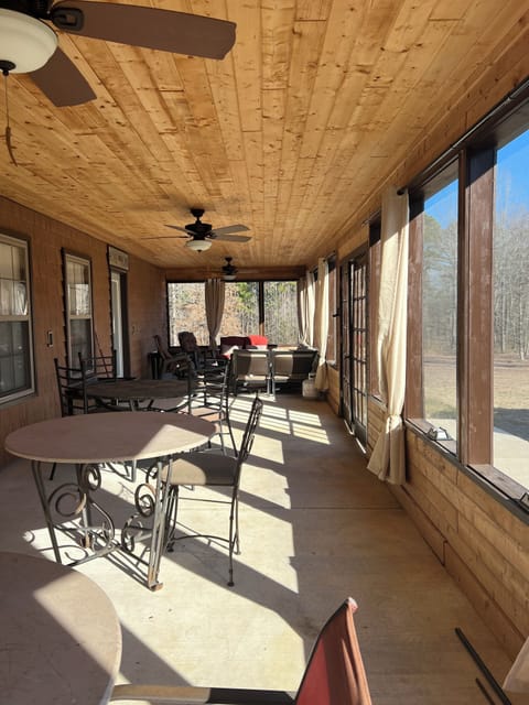 Screened in porch across the entire front of cabin