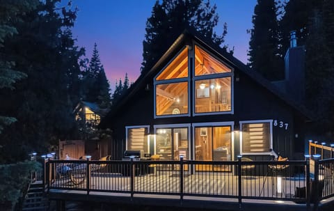 Modern A-Frame Cabin in Lake Almanor Country Club. 