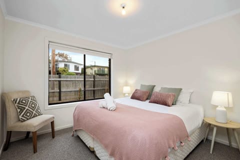 Bedroom 1 - king bed 