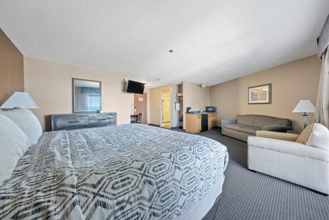 1 King Suite with Sleeper Sofa