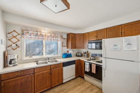 Indoors, Appliance, Refrigerator, Kitchen, Sink