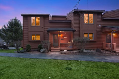 Grass, Lawn, Tree, Neighborhood, House