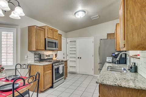 Kitchen | Dual Drip/Single-Serve Coffee Maker | Dishwasher