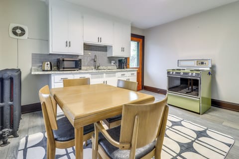 Kitchen | Nespresso | Toaster | Microwave