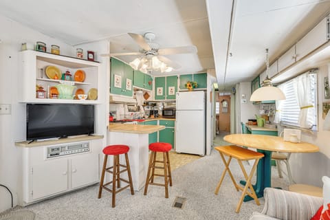 Fort Myers Vacation Rental | 1BR | 1BA | 1,350 Sq Ft | 4 Steps Required