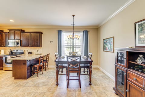 Dining Area | Dining Table