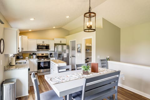 Dining Area | Dishware & Flatware | Main Level