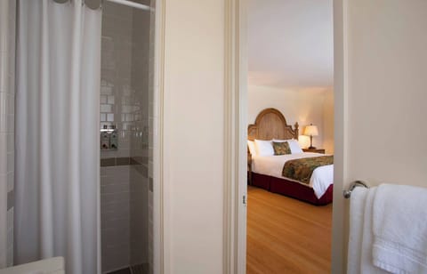 Rinse off comfortably with an easy, steps-away bathroom setup.