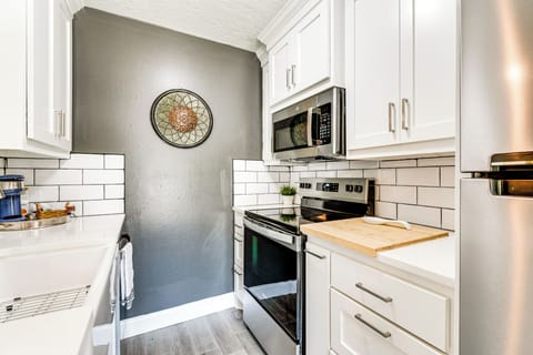 Kitchen | Single-Serve Coffee Maker | Dishwasher