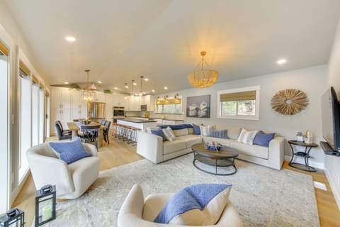 Living Room | 2-Story Cabin | Central A/C & Heating | Smart TV