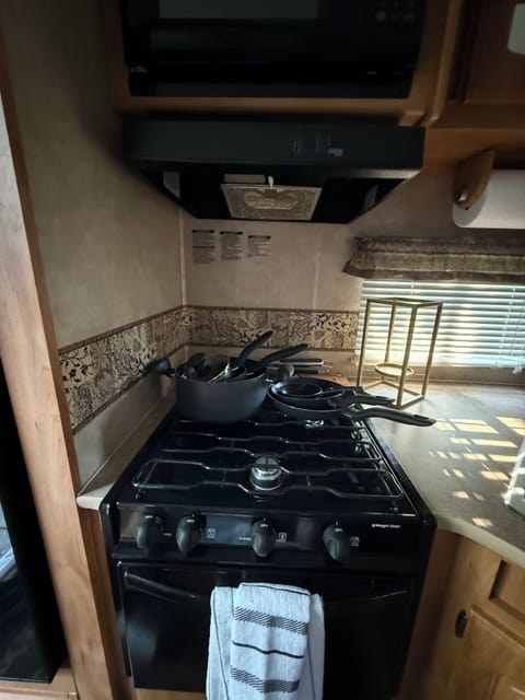 View of the available pots and pans, making it easy to cook meals during your stay.