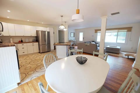 Spacious open-plan kitchen and living area, perfect for family gatherings and relaxation.