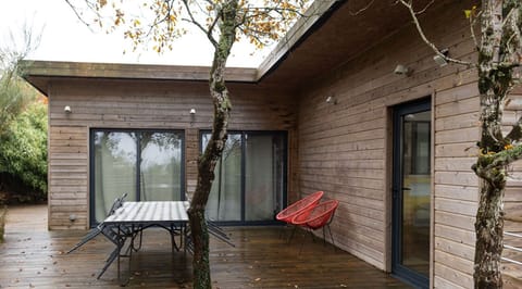 Two adjoining cabins: La Lumin'air 1 double bedroom and La Lumin'air 2 for 2 to 3 people (modular)