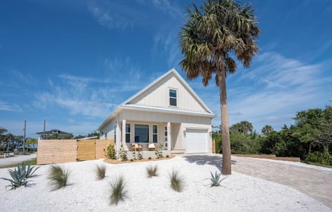 Welcome to Casa Crescent!