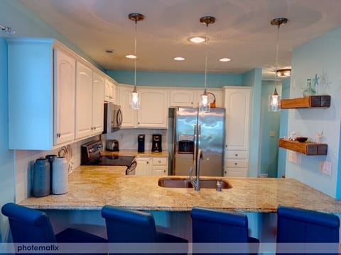 Kitchen with Seating for 4