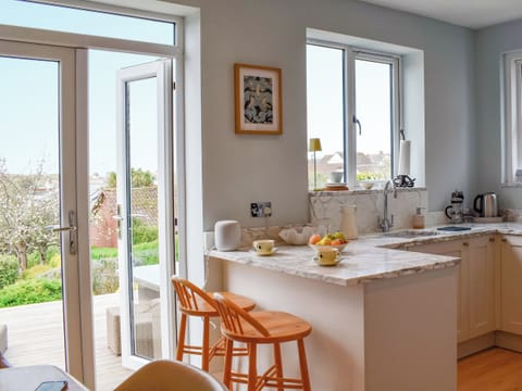 Kitchen/diner | Miramar, Cornwall
