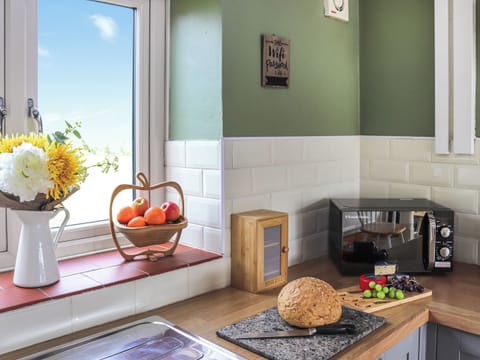 Kitchen | Teifi Cottage - Ffynnongrech Farm Cottages, Talley, near Llandeilo