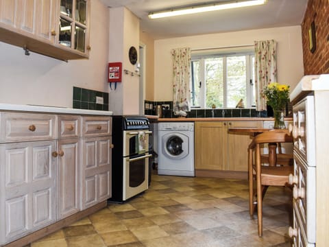 Kitchen | Wade Hall, North Cove