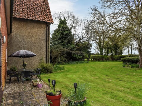 Sitting-out-area | Wade Hall, North Cove