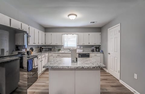Kitchen with all essential kitchenware items!