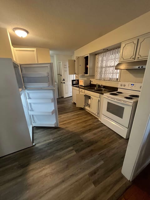 Recent photo taken by our cleaning team, ensuring you see the home how it truly is