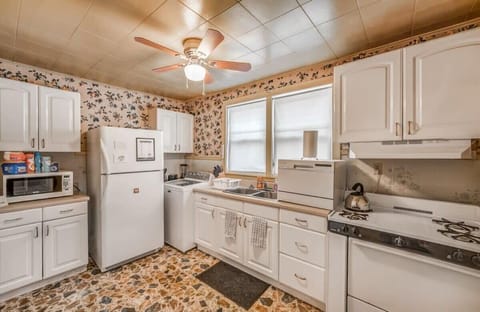 With kitchen amenities available