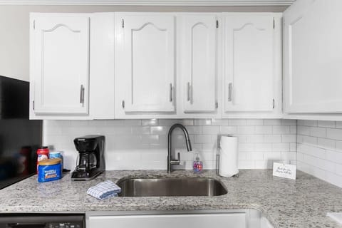 Fully-equipped kitchen