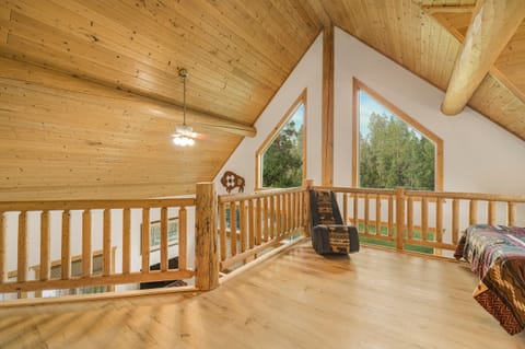 Lariat Lodge ~ loft w/ 2 queen beds (considering this bedroom #5)