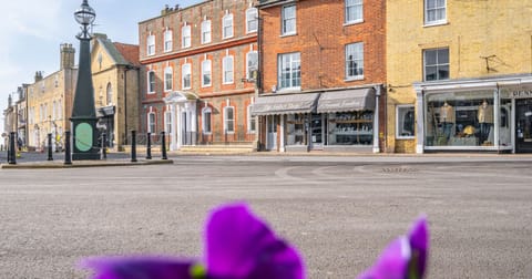 17 Market Place and The Vault: Prime central Southwold location