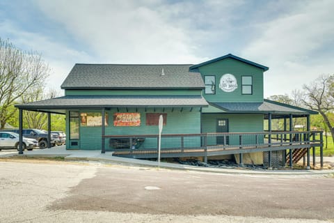 Building Exterior | Parking | Shared Parking Lot (2 Vehicles) | Street